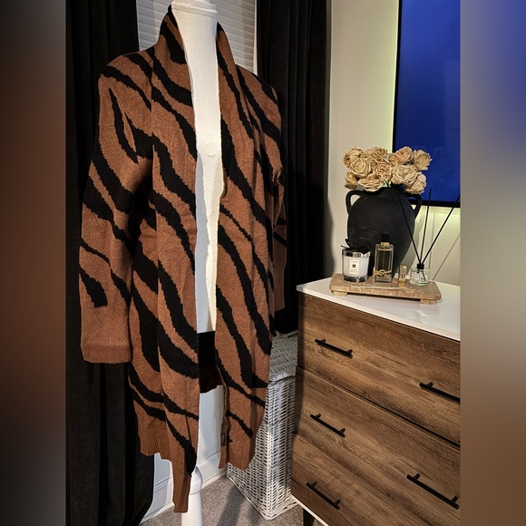 Philosophy Brown and Black Patterned Cape - Picture 1 of 4